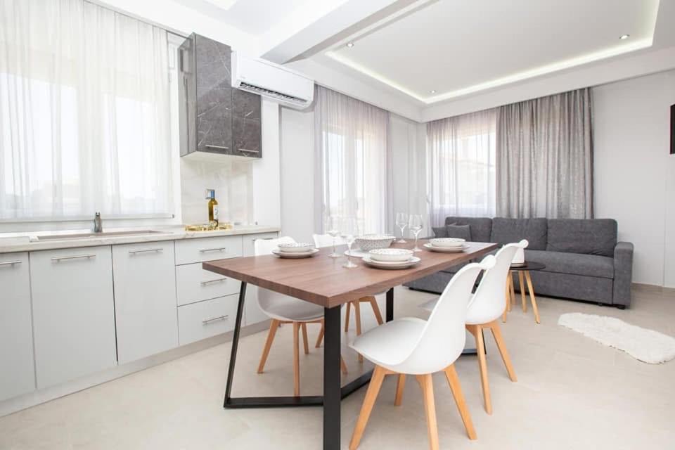 Marane Luxury Suites Nea Moudania Exterior foto